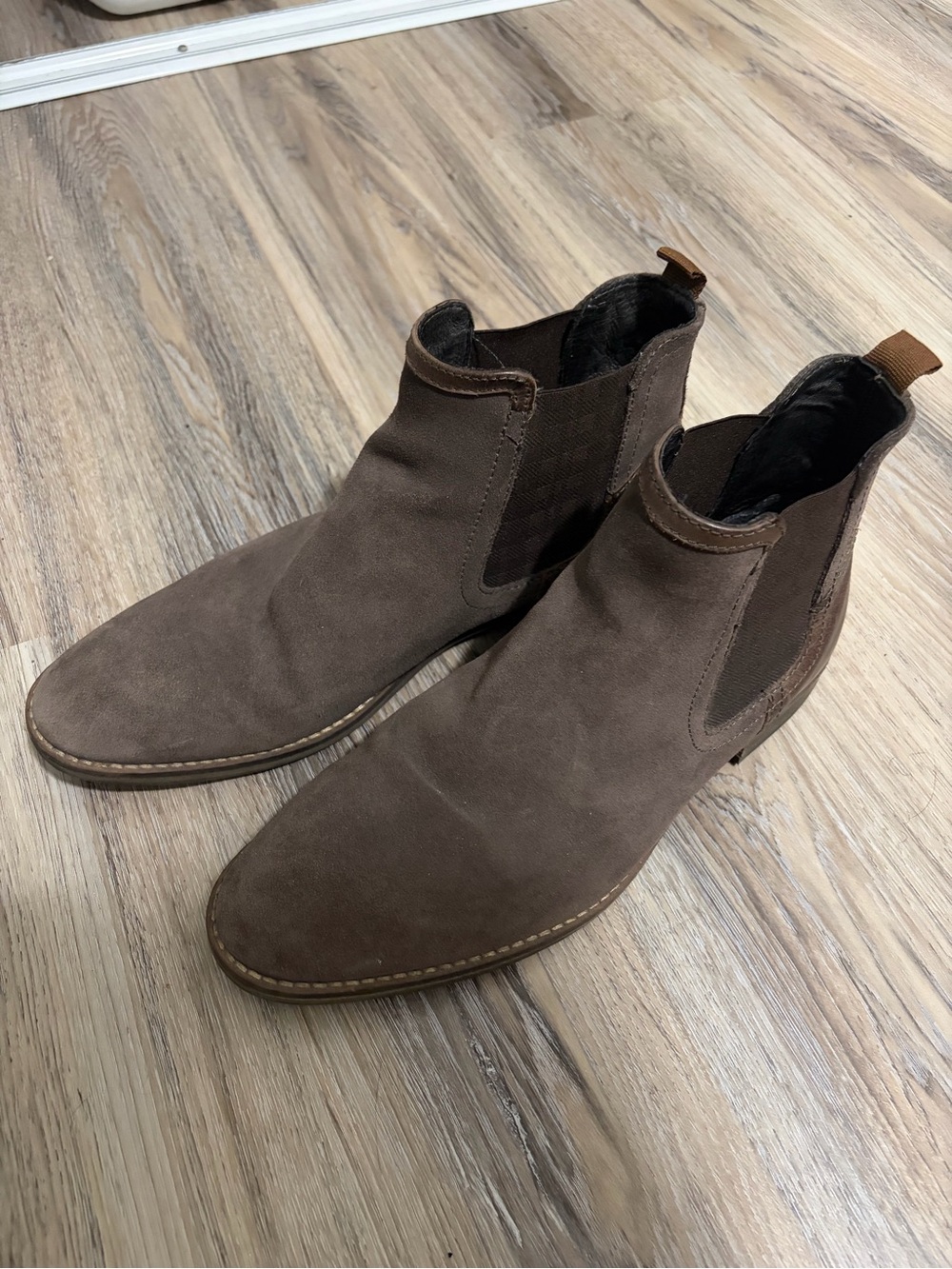 Men's Suede Chukka Boots in Dark Brown